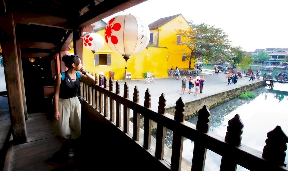 Standing on the Japanese Bridge and looking into the distance